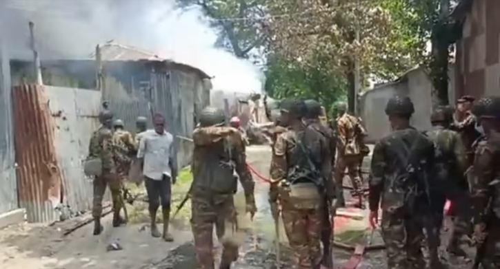 উল্লাপাড়ায় দুই মহল্লার সংঘর্ষ, পাটগুদামে আগুন